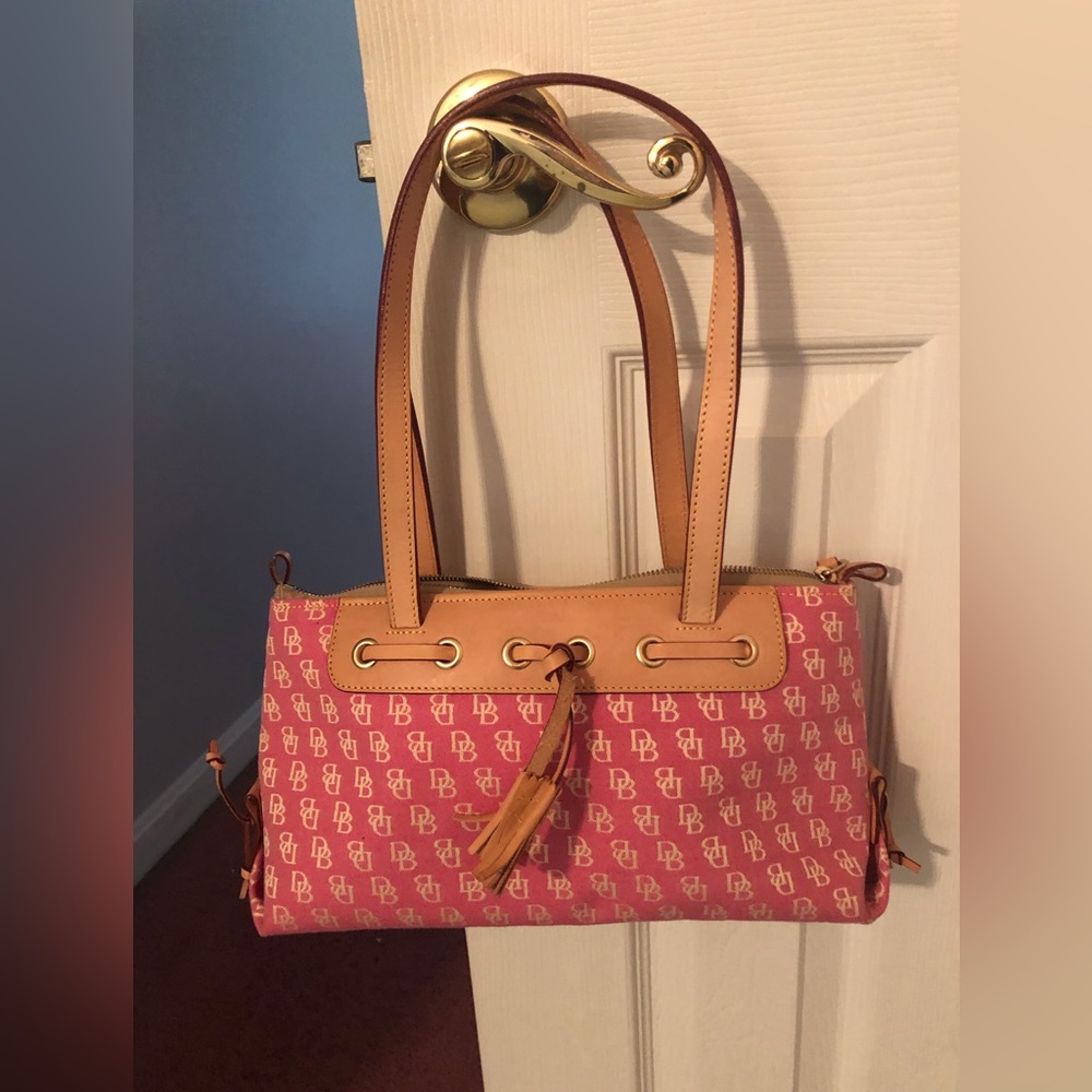 Dooney and Bourke hand bag